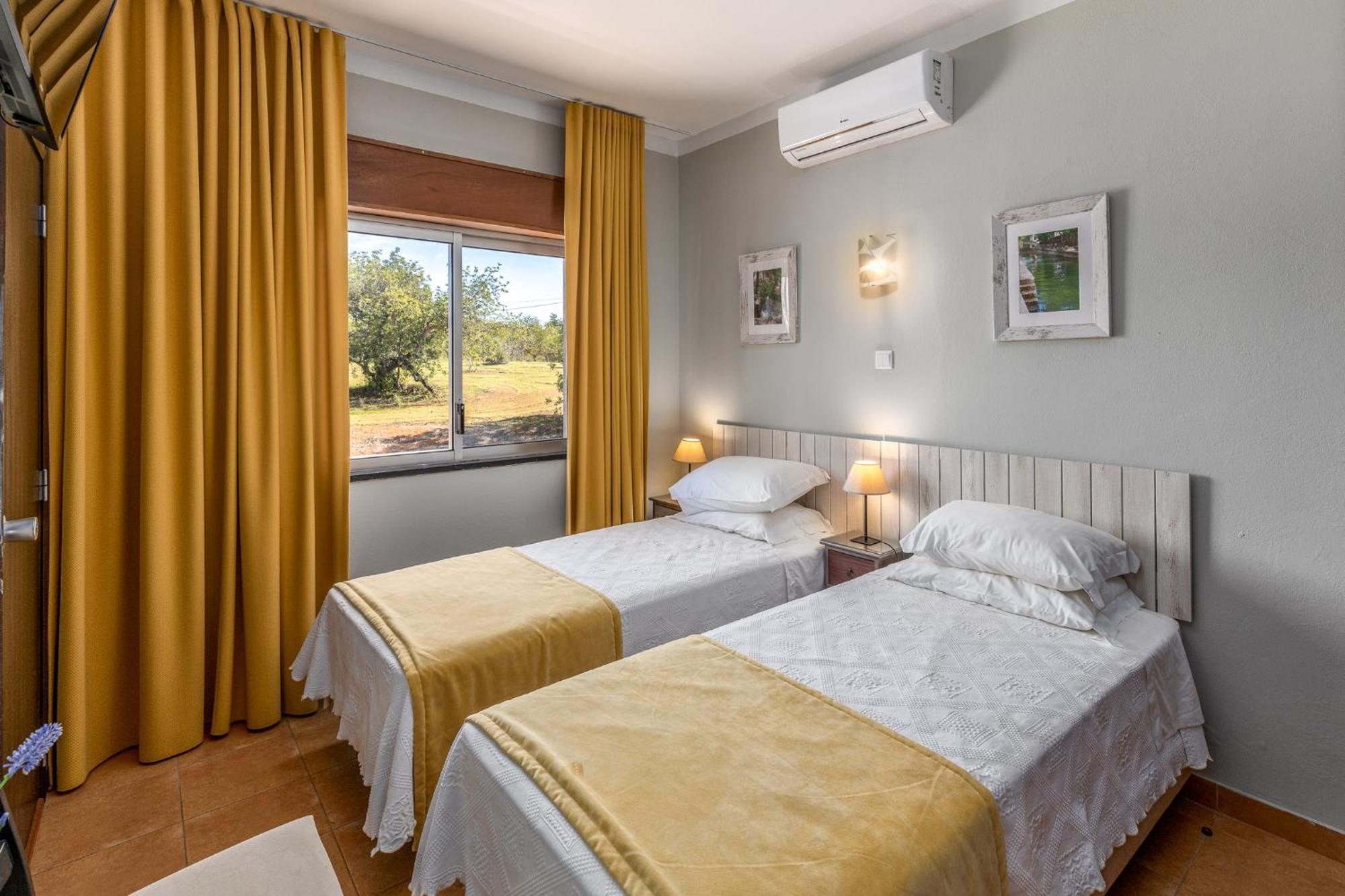 Guest House Oliveira Boliqueime Bagian luar foto